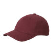 Bordeaux baseballkasket placeret mod en hvid baggrund, viser seks paneler, ventilationhuller og en buet skygge.