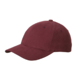 Bordeaux baseballkasket placeret mod en hvid baggrund, viser seks paneler, ventilationhuller og en buet skygge.