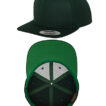 En mørkegrøn kasket med flad skygge vises fra oven og neden. Tekst på mærkat: "classic" og "snapback".
