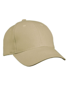 En beige kasket med buet skygge ligger isoleret mod en hvid baggrund.