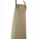 En grøn forklæde hænger frit med en halsrem og dækker kroppen fra bryst til knæ i en simpel, minimalistisk stil. Baggrunden er hvid.