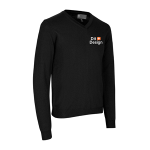 Sort sweater med V-udskæring hænger i en neutral indstilling. Teksten på brystet lyder "Dit Design" med et lille logo ved siden af.