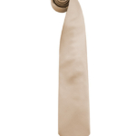 En beige slips rullet sammen i toppen, vises på en hvid baggrund.