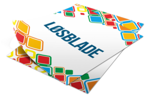Brochure med farverige firkanter på hvide sider og teksten "LØSBLADE" i midten. Brochuren ligger fladt og er omgivet af en hvid baggrund.