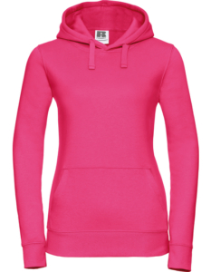 En pink hættetrøje hænger mod en hvid baggrund. Den har en frontlomme, hætte med snoretræk og lange ærmer. Et hvidt mærke med logo er synligt inde i halslinningen.