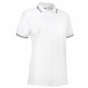 Hvid poloshirt med korte ærmer, tre knapper foran og sorte striber på krave og ærmeender. Shirt'en står mod en ensfarvet baggrund.