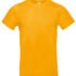 En gul T-shirt hænger under lys, hvilket tydeligt viser dens farve og enkelhed. Ingen tekst er synlig. Baggrunden er hvid og neutral, hvilket fremhæver T-shirten.