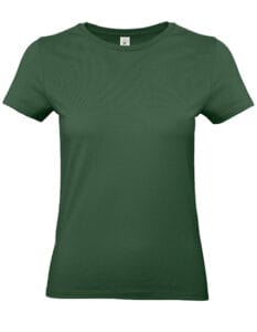 Mørkegrøn t-shirt udstillet frontalt i en simpel, hvid baggrund uden nogen synlige dekorationer eller tekst.