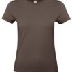Brun kortærmet T-shirt i en klassisk stil vises på en hvid baggrund.
