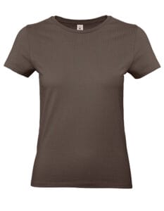 Brun kortærmet T-shirt i en klassisk stil vises på en hvid baggrund.