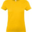 Gul T-shirt ligger fladt i oplyst rum, betragtet forfra uden synligt mønster eller tryk.