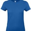 En simpel blå t-shirt vises fra forsiden, kortærmet og uden mønster eller print, på en hvid baggrund.