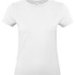 Hvid T-shirt med kort ærme og rund hals udstillet på en neutral, hvid baggrund.