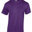 En lilla t-shirt fra Gildan vises mod en hvid baggrund.