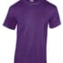 En lilla t-shirt fra Gildan vises mod en hvid baggrund.