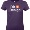 Lilla T-shirt med teksten "Dit Design" i hvid skrift og et orange plus-ikon. T-shirten ses forfra på en ensfarvet baggrund.
