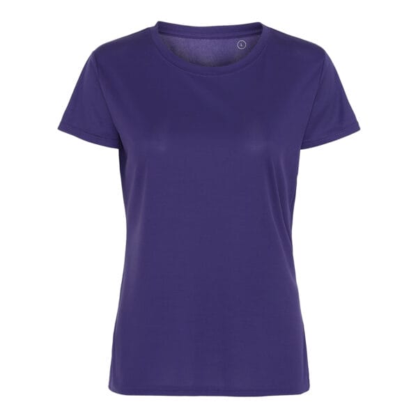 000250_Purple_71_front En simpel, lilla T-shirt står oprejst mod en hvid baggrund. Der er en rund hals og korte ærmer. Inden i halsen er der et "L" trykt.