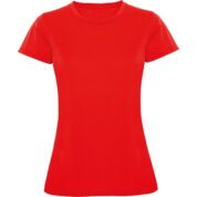 En rød T-shirt med korte ærmer og rund halsudskæring ses på en hvid baggrund.