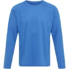 En lyseblå langærmet T-shirt, hænger mod en neutral hvid baggrund, uden synlige mønstre eller teksturer, i en minimalistisk og ren stil.