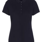 Mørkeblå poloshirt med korte ærmer hænger ubevægede; knaplukning foran; neutral hvid baggrund.