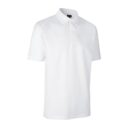 En hvid, kortærmet polo-shirt hænger i et neutralt, hvidt fotografisk studie med teksten "ID" på mærkningen ved kraven.