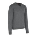 Grå sweater med V-hals og lange ærmer vises mod en hvid baggrund. Mærket "ID" ses på indersiden af halsen.