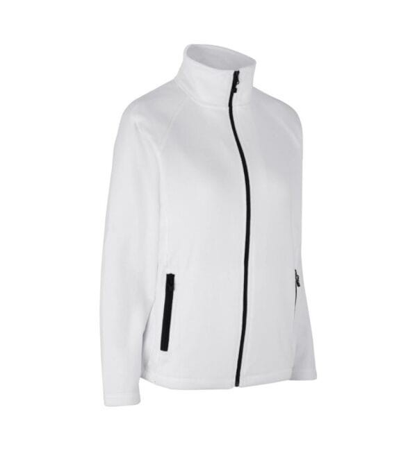 0805_001_pack_1 Hvid jakke med lynlås og to lynlåslommer, placeret på en hvid baggrund.