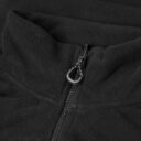 Sort fleecejakke med lynlås, hvorpå der står teksten "NO IDENTITY." Jakken er udbredt og viser en tæt detalje af lynlåsen i midten.