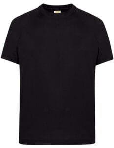 Sort T-shirt hænger fladt mod en neutral baggrund, uden tekst eller grafik, hvilket giver et minimalistisk og rent udseende.