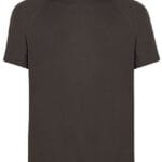 Kortærmet mørkegrøn T-shirt, vises på en hvid baggrund. Trøjen har raglanærmer og er enkel i design uden mønstre eller tekster.