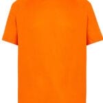 En kortærmet, ensfarvet orange T-shirt er afbildet på en hvid baggrund. Trøjen har en rund halsudskæring og fremstår uden nogen form for tekst eller grafik.