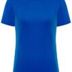Blå T-shirt hænger på neutral baggrund. Øverste mærkedel viser "JHK". Ingen tekst eller grafik på tøjet.