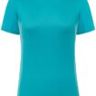 Lys blå t-shirt med korte ærmer og rund hals. Mærket "JHK" er synligt på en etiket ved kraven. Baggrunden er hvid og neutral.