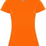 En orange T-shirt vises forfra på en hvid baggrund. T-shirten har korte ærmer og er mærket med et "Roly"-logo på nakken.