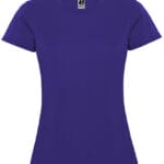 En lilla t-shirt vises forfra. T-shirten har korte ærmer og en rund halsudskæring. Et mærke med teksten "ROLY" er synligt på indersiden ved halsen.