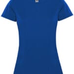 Blå T-shirt hængende frit, med kortærmede ærmer, i et neutral, hvid baggrund. Øverst på indersiden ses et mærke med teksten "Roly."