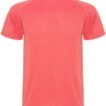 En koralrød t-shirt med korte ærmer, uden nogen mærker eller designs, placeret på en hvid baggrund.