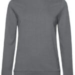 Grå sweatshirt hænger stille mod en hvid baggrund, med ribstrik ved manchetter, bund og halsåbning.