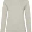 En beige sweatshirt vises med lange ærmer og rund hals i en neutral baggrund.
