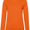 En enkel, langærmet orange sweatshirt uden mønster, placeret mod en hvid baggrund. Trøjen har en rund halsudskæring og ribkanter ved håndled og forneden.