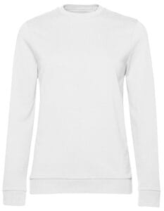 Hvid sweatshirt hænger frit mod en neutral baggrund. Den har lange ærmer og rund halsudskæring, og er lavet af et ensfarvet stof.