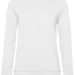 Hvid sweater liggende fladt på en hvid baggrund, uden synlige dekorationer eller mønstre. Sweaterens ærmer er lange, og den har en rund halsudskæring.