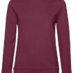 En vinrød sweatshirt vises forfra uden nogen mærkbar tekst eller grafik. Den er placeret mod en hvid baggrund og fremstår enkel og stilren.