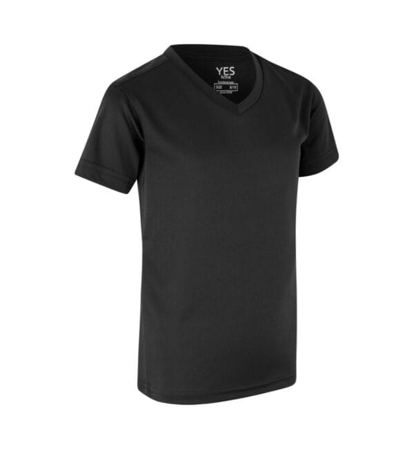42030_900_pack_1 Sort kortærmet t-shirt med V-hals på hvid baggrund. Tekst på indersiden af kraven: "YES Active, SZIE M 8/10, SKU 2531GS".