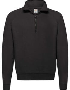 Sort sweatshirt med lynlås i kraven, placeret mod en hvid baggrund. Fra logoet kan man læse teksten "Fruit of the Loom".