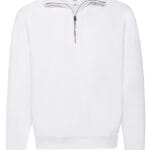 En hvid sweater med en høj halskrave og en lynlås, hænger mod en hvid baggrund. Logoet på lynlåsen og på indersiden af kraven kan anes.