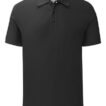 Sort poloshirt med tre knapper foran og kortærmet design, placeret mod en hvid baggrund.