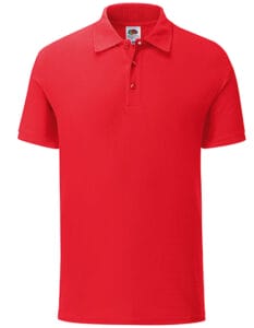 Rød poloshirt med korte ærmer og krave, tre knapper foran. Baggrund er ensfarvet hvid.