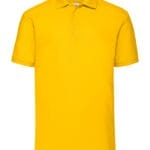 Gul polo shirt med korte ærmer og krave med knapper, placeret mod en hvid baggrund.