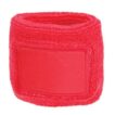 En rød stofarmbånd, foldet og muligvis beregnet til sport eller aktivitet. Armbåndet har en kvadratisk stoflap foran uden tekst. Baggrunden er hvid og neutral.